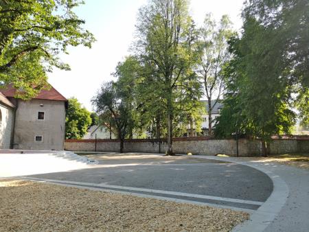 Tlakovano poletno gledališče